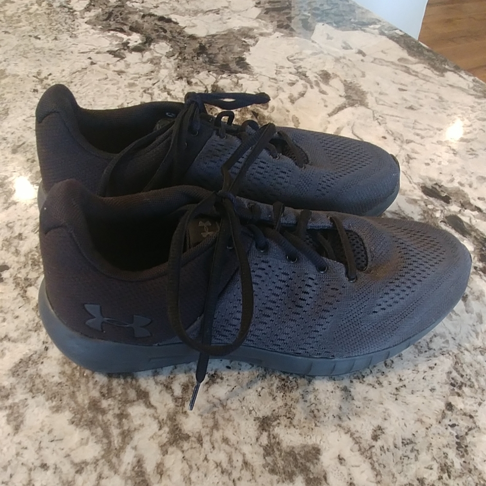 Men's Size 9 Under Armor Running Shoe